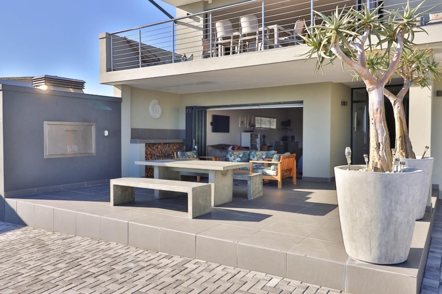 5 Bedroom Property for Sale in De Kelders Western Cape
